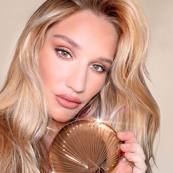 Charlotte Tilbury Airbrush Bronzer matinis bronzantas - GlamoraBeauty