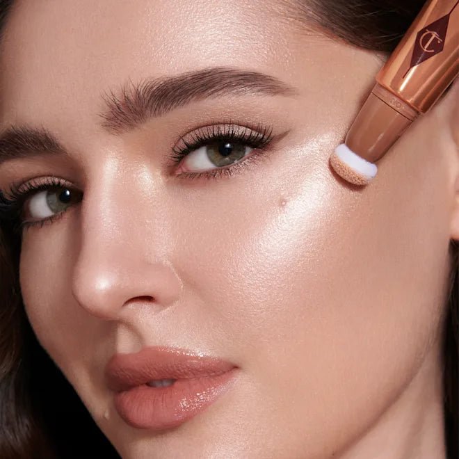Charlotte Tilbury Beauty Light Wand skysta švytėjimo priemonė, Spotlight, 12 ml - GlamoraBeauty