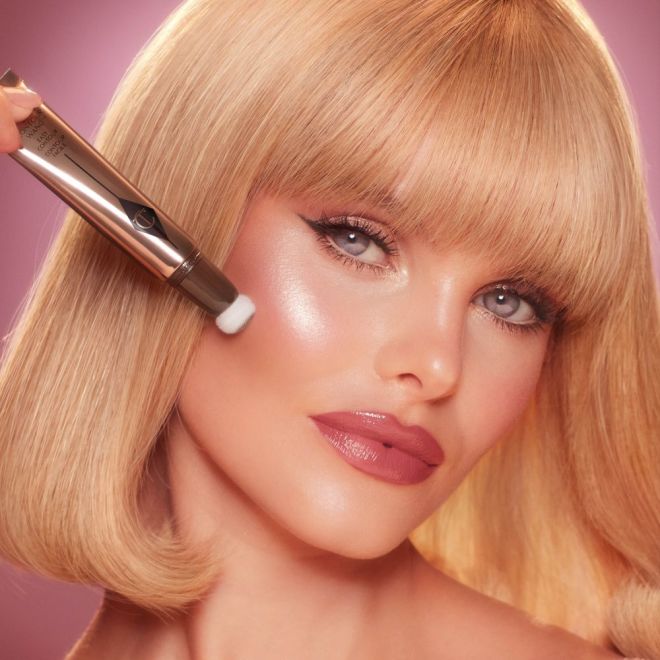 Charlotte Tilbury Hollywood Contour Wand veido kontūravimo priemonė - GlamoraBeauty