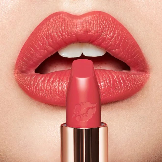 Charlotte Tilbury Hot Lips 2 lūpdažis - GlamoraBeauty