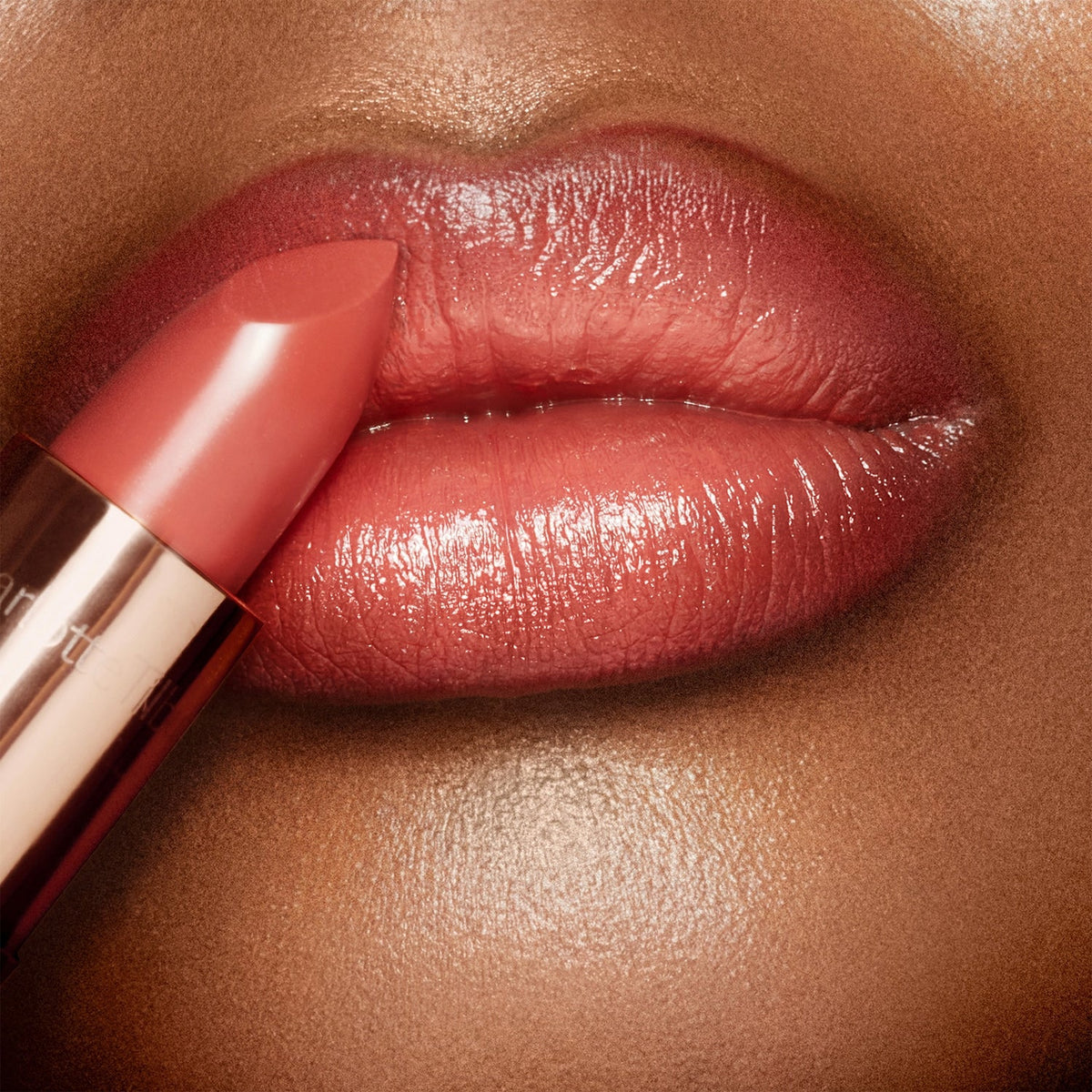Charlotte Tilbury K.I.S.S.I.N.G lūpdažis (Pillow Talk Fair) - GlamoraBeauty