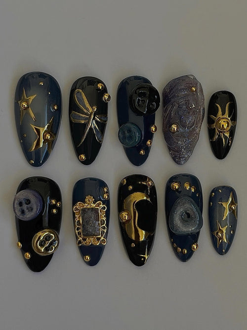 "Buttons for eyes" x Mistnails handmade press on nails