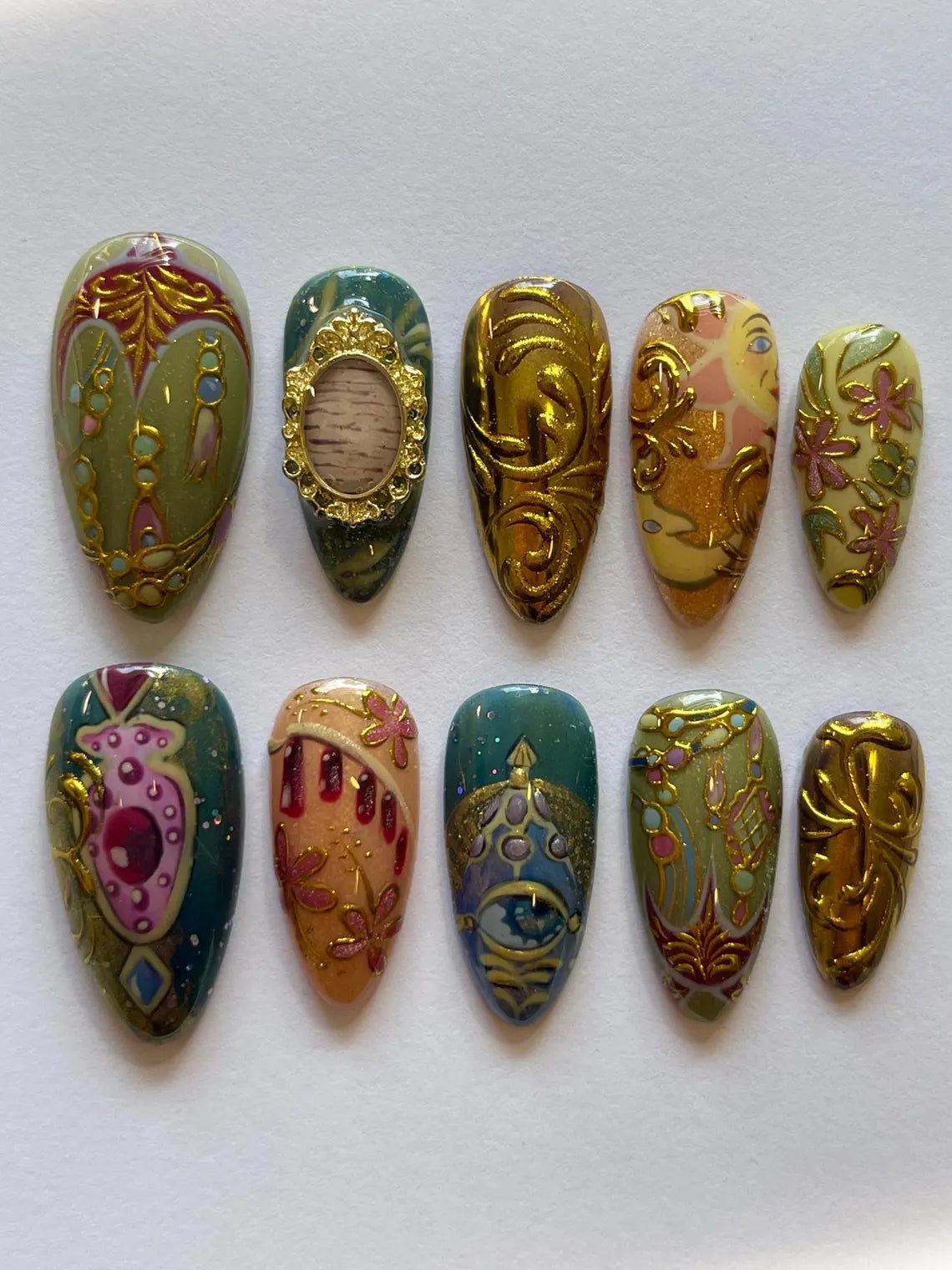 "Maximalist" x Mistnails handmade press on nails