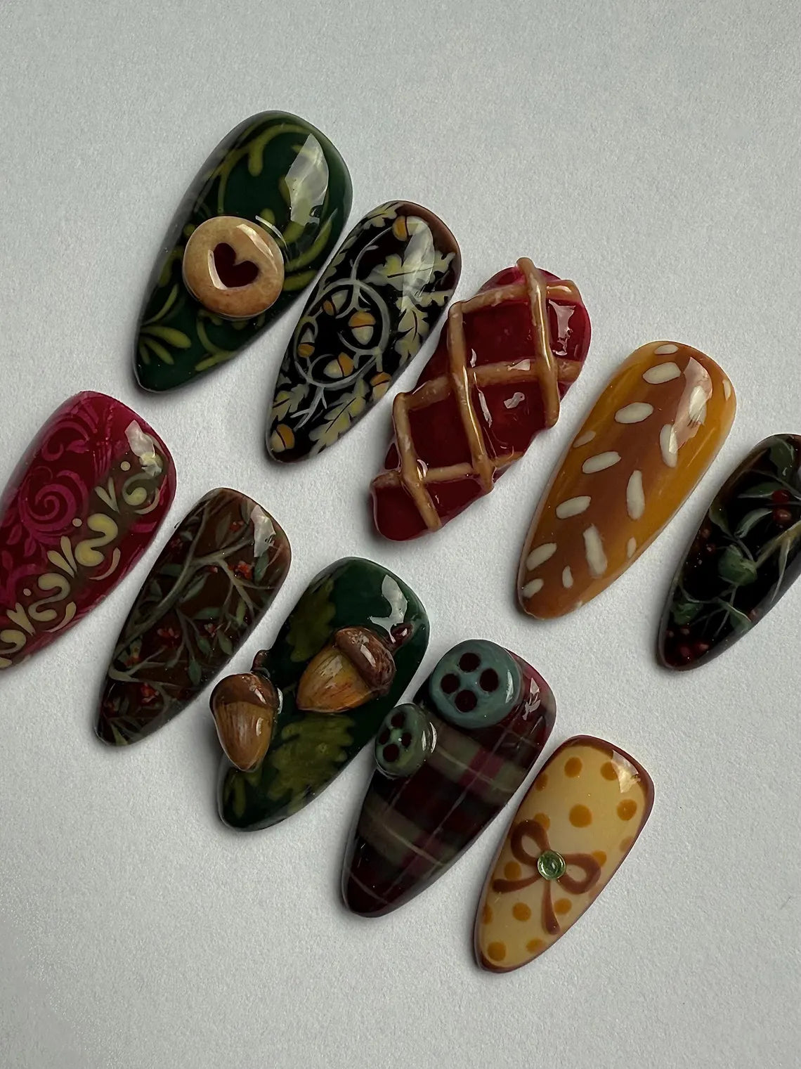 "Roasted acorn autumn" x Mistnails handmade press on nails