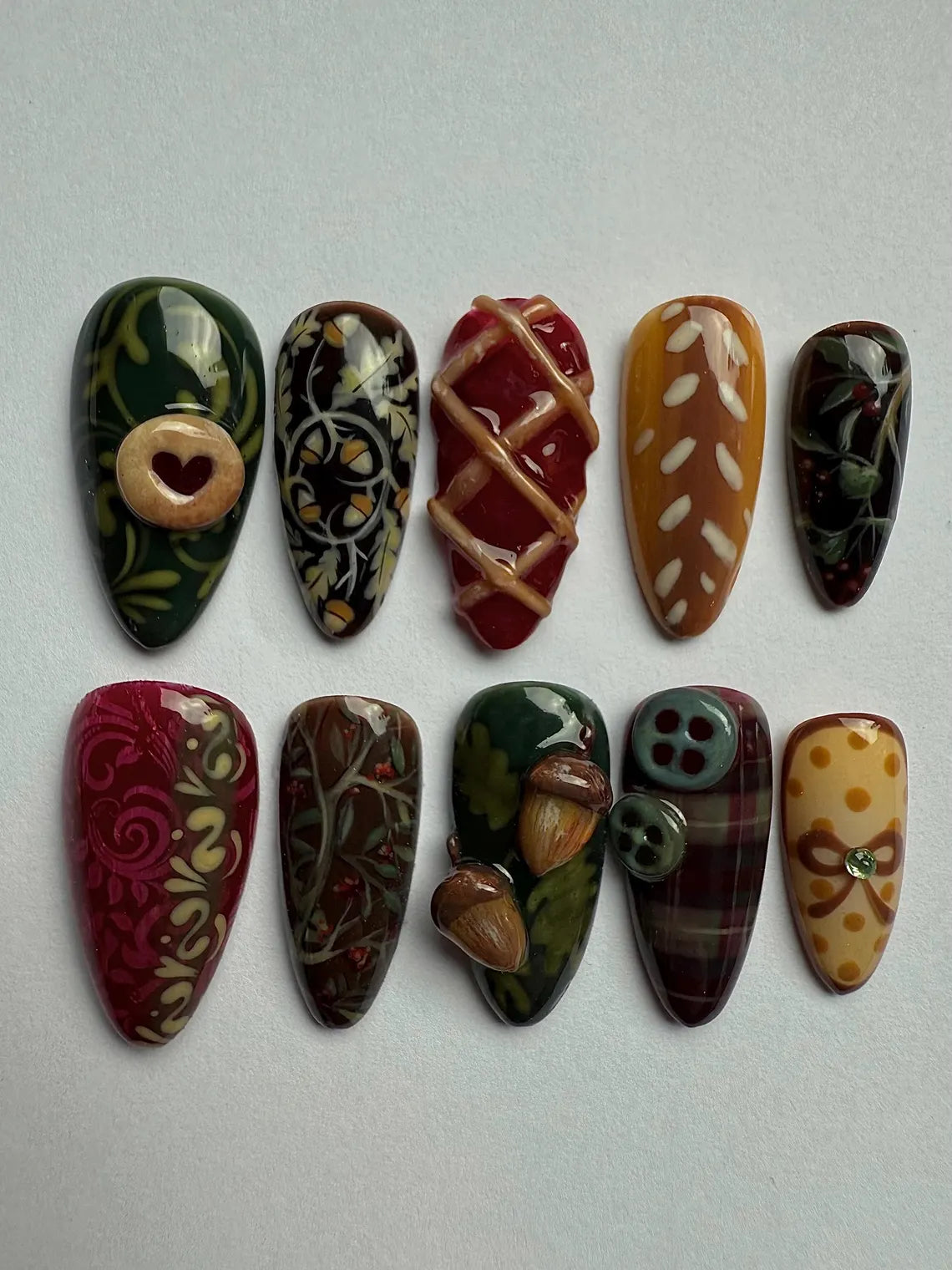"Roasted acorn autumn" x Mistnails handmade press on nails